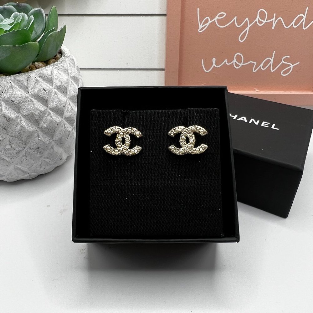 Pearl Crystal CHANEL CC Gold Earrings